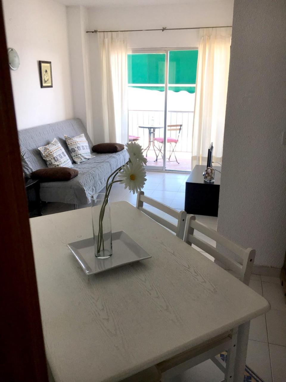 Paseo Reina Sofia Apartment *
